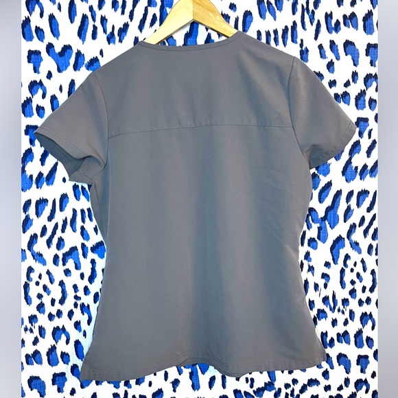 JAANUU 3 POCKET V NECK TOP, SIZE MEDIUM, GRAY - Picture 2 of 5